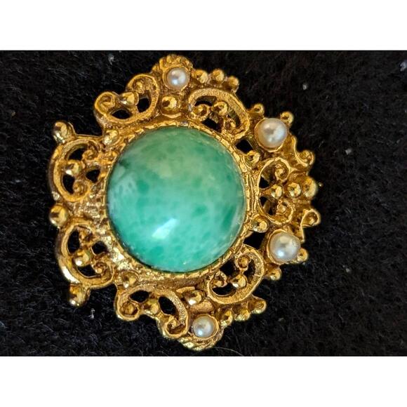 Vintage Gold Tone Filigree Earrings Green Cabochon Pearl Victorian Style - Picture 7 of 8